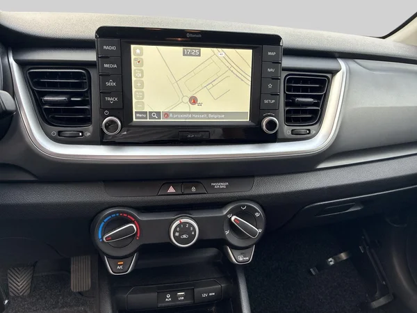 Kia Stonic (2018) — foto 3 van 16