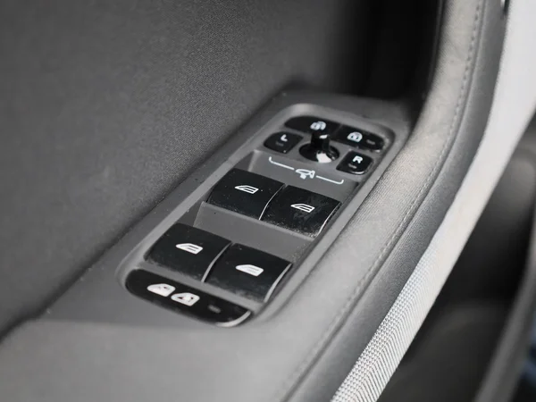 Polestar 2 (2023) — foto 25 van 41