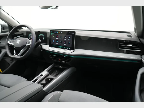 VOLKSWAGEN Passat SW (2025) — foto 11 van 33