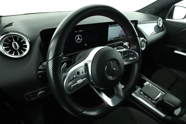 Mercedes-Benz GLA-Klasse (2021) — foto 2 van 16