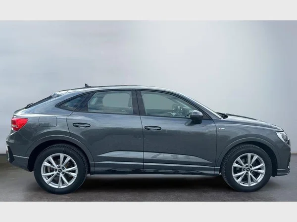 Audi Q3 Sportback (2021) — foto 26 van 29