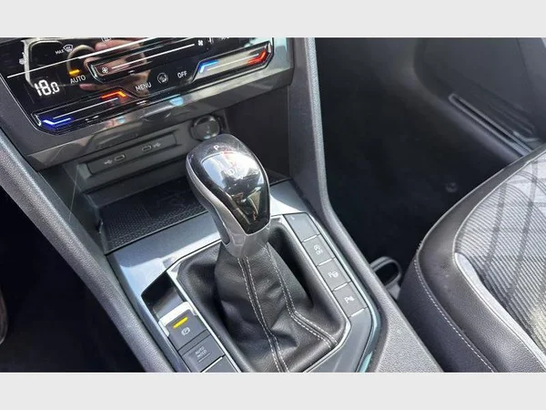 Volkswagen Tiguan (2021) — foto 11 van 31