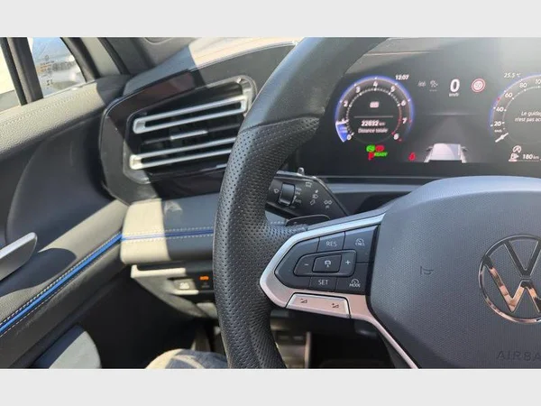 Volkswagen Tiguan (2024) — foto 8 van 26