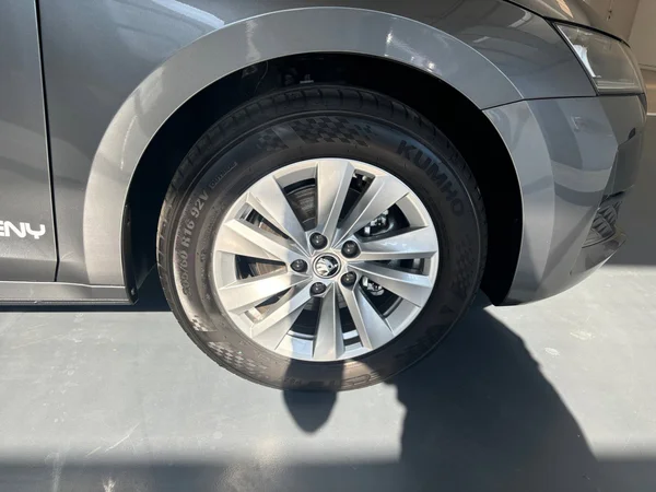 SKODA Octavia Combi (2025) — foto 6 van 24