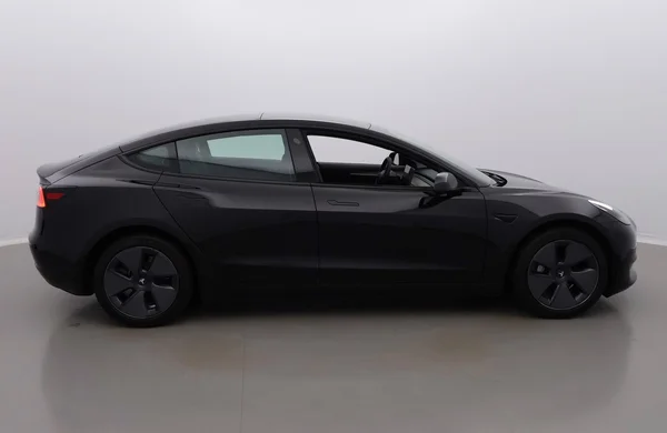Tesla Model 3 (2023) — foto 37 van 40