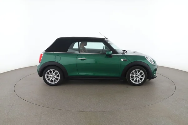 MINI Cabrio (2021) — foto 13 van 16
