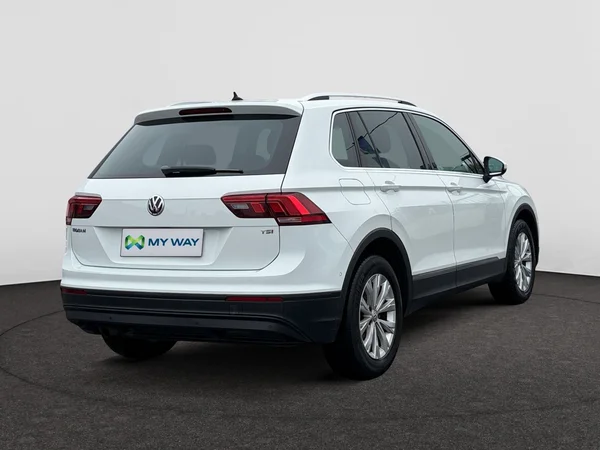 VOLKSWAGEN Tiguan (2018) — foto 5 van 11