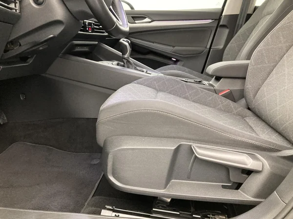 VOLKSWAGEN Golf VIII SW (2022) — foto 27 van 36