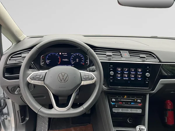 VOLKSWAGEN Touran (2025) — foto 18 van 18