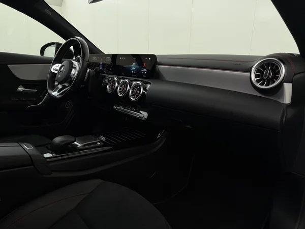 MERCEDES CLA 180 (2022) — foto 3 van 30