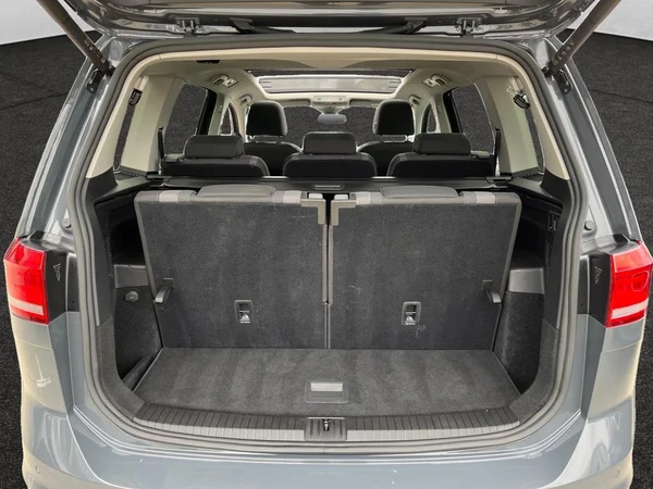 VOLKSWAGEN Touran (2025) — foto 19 van 22