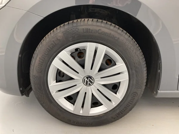 VOLKSWAGEN Touran (2020) — foto 24 van 36