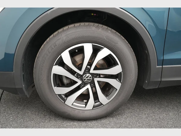 VOLKSWAGEN Tiguan (2021) — foto 28 van 29