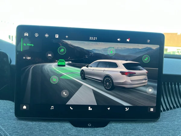 SKODA Superb Combi (2025) — foto 4 van 17