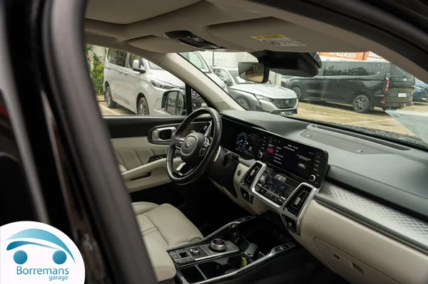 Kia Sorento (2021) — foto 46 van 131