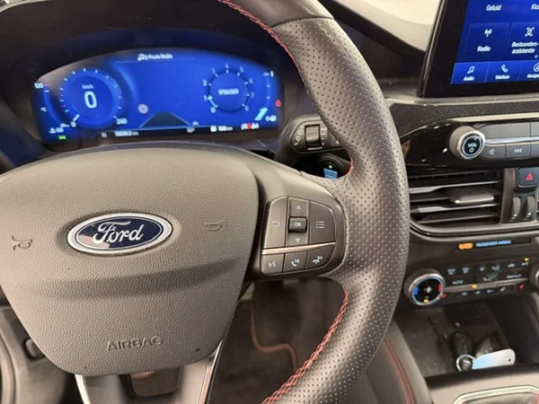 Ford Kuga (2023) — foto 13 van 24