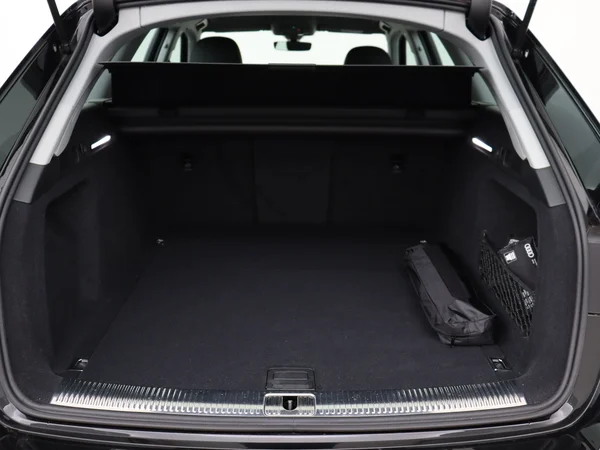 AUDI A4 (2019) — foto 8 van 29