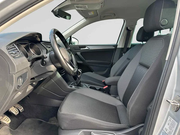 VOLKSWAGEN Tiguan (2021) — foto 24 van 24