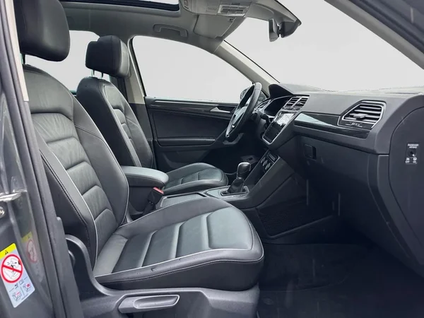 VOLKSWAGEN Tiguan (2019) — foto 15 van 21