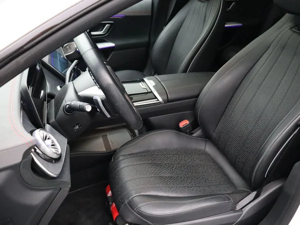 Mercedes-Benz EQE (2024) — foto 6 van 34