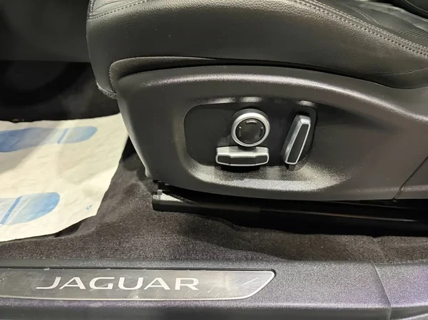 Jaguar E-Pace (2021) — foto 26 van 26