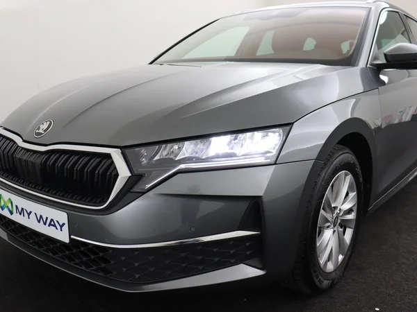 SKODA Octavia Combi (2024) — foto 9 van 19