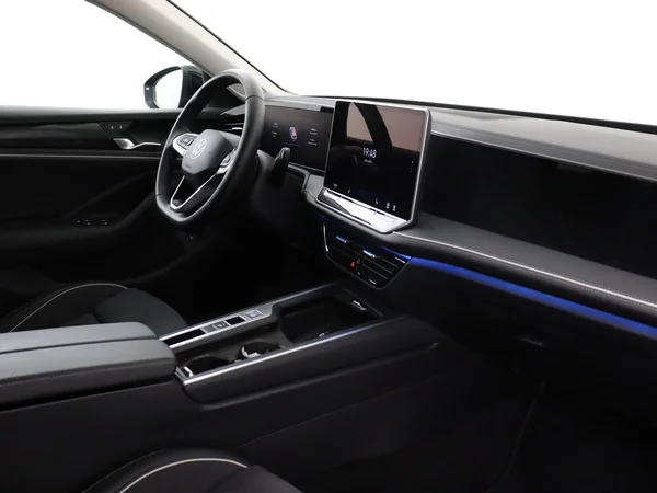 VOLKSWAGEN Passat SW (2025) — foto 13 van 19