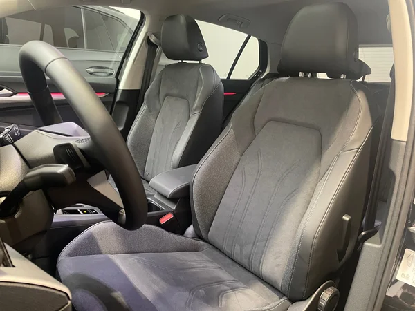 VOLKSWAGEN Golf VIII (2025) — foto 6 van 15