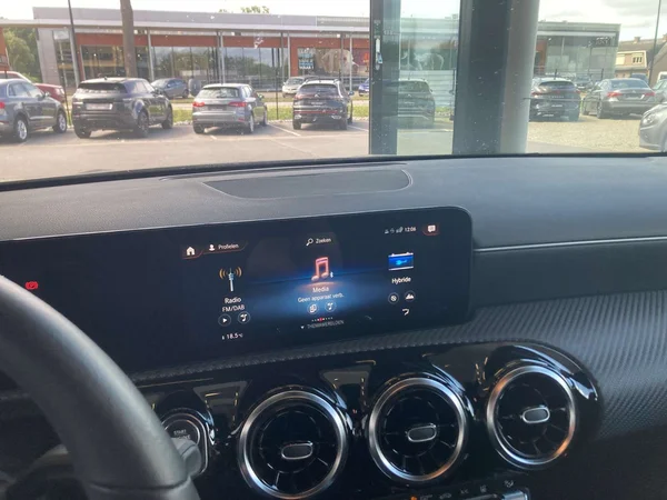Mercedes-Benz CLA (2022) — foto 8 van 22