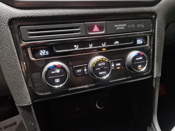 VOLKSWAGEN Golf Sportsvan (2020) — foto 14 van 26
