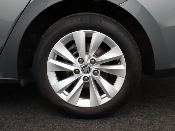 SKODA Octavia Combi (2024) — foto 16 van 20