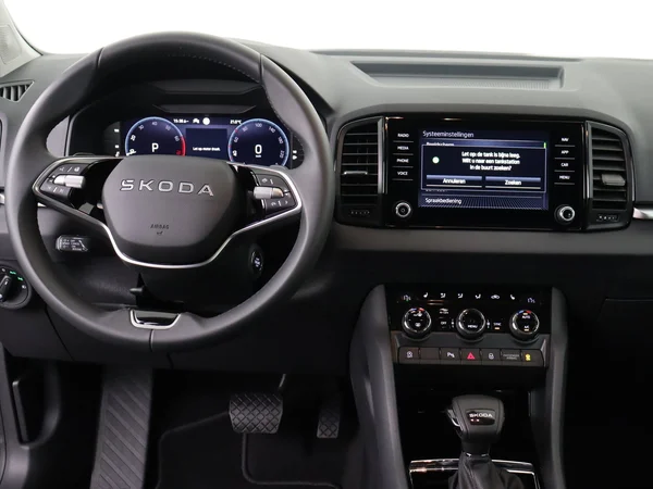 SKODA Karoq (2025) — foto 16 van 18