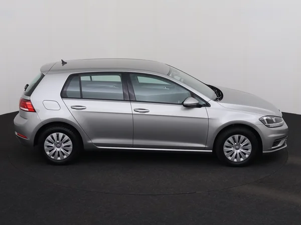 VOLKSWAGEN Golf (2018) — foto 19 van 23