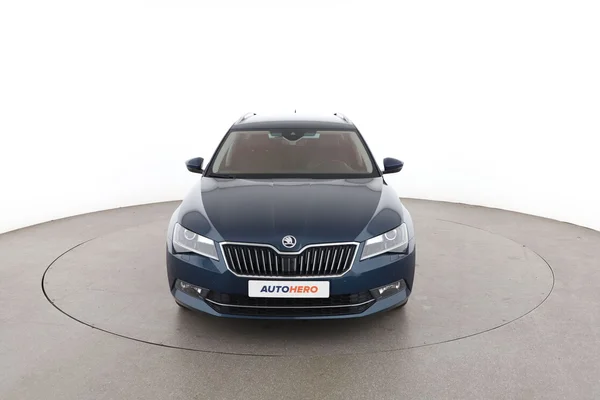 Skoda Superb (2018) — foto 15 van 16