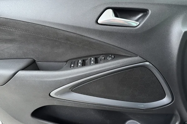 Opel Crossland (2022) — foto 8 van 18