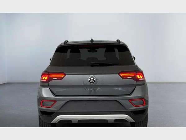 Volkswagen T-Roc (2022) — foto 25 van 27