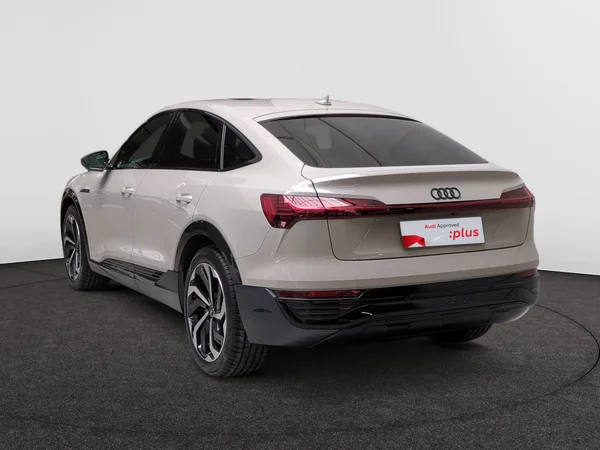 AUDI Q8 e-tron Sportback (2025) — foto 10 van 17