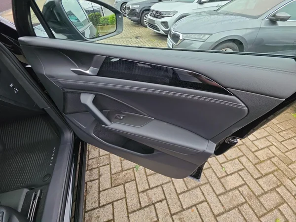 VOLKSWAGEN Tiguan (2026) — foto 9 van 24