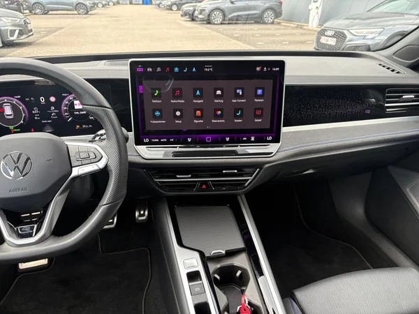 VOLKSWAGEN Passat SW (2024) — foto 5 van 23