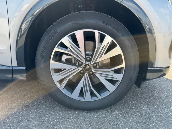 AUDI Q4 Sportback e-tron (2024) — foto 21 van 25