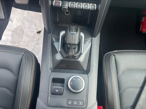 VOLKSWAGEN Amarok Double Cab Dsl (2026) — foto 2 van 22
