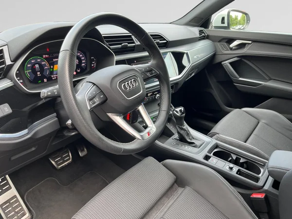 AUDI Q3 (2021) — foto 2 van 23