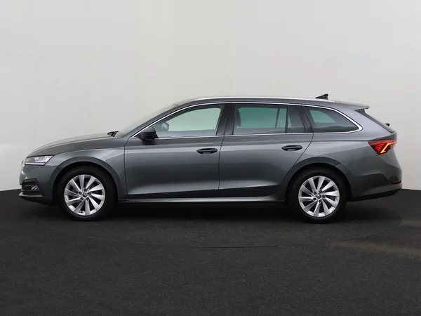 SKODA Octavia Combi (2024) — foto 13 van 18