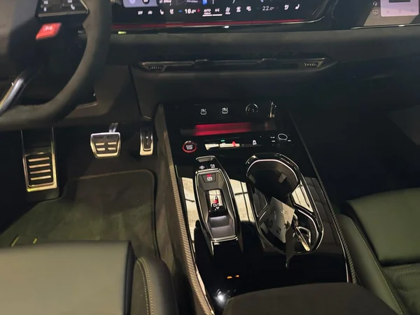 AUDI RS 5 PHEV (2026) — foto 8 van 24