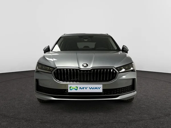 SKODA Superb Combi PHEV (2025) — foto 10 van 15