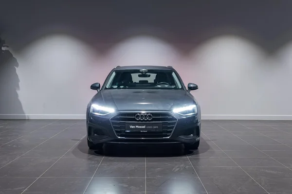 Audi A4 (2023) — foto 12 van 33