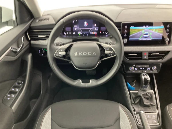 SKODA Scala (2025) — foto 9 van 36