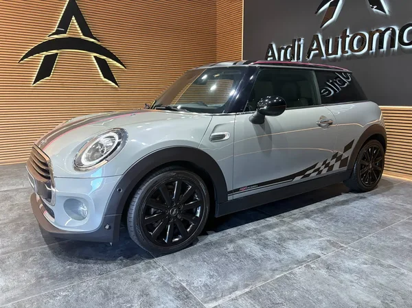 Mini Cooper (2019) — foto 11 van 22