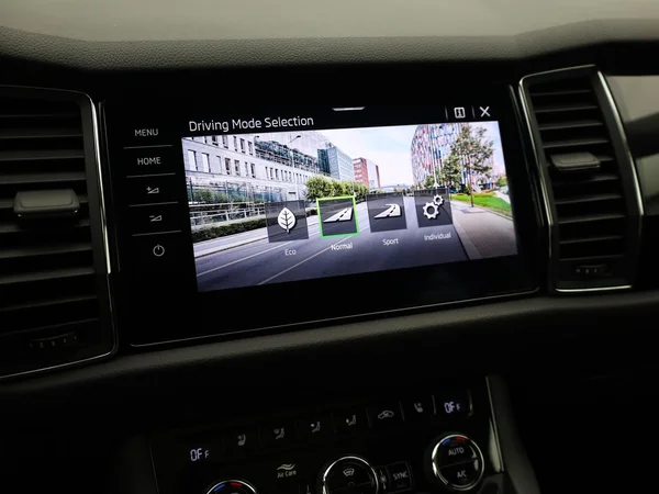 SKODA Kodiaq (2021) — foto 18 van 28