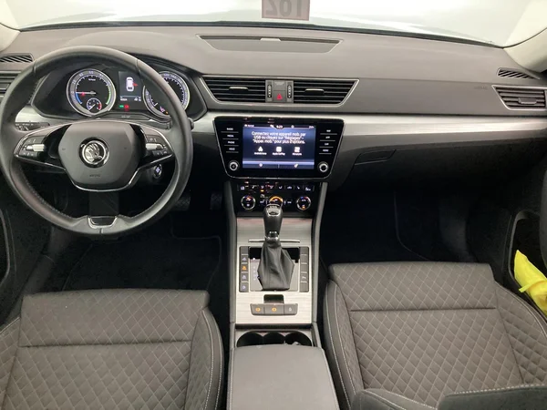 SKODA Superb SW PHEV (2020) — foto 11 van 36